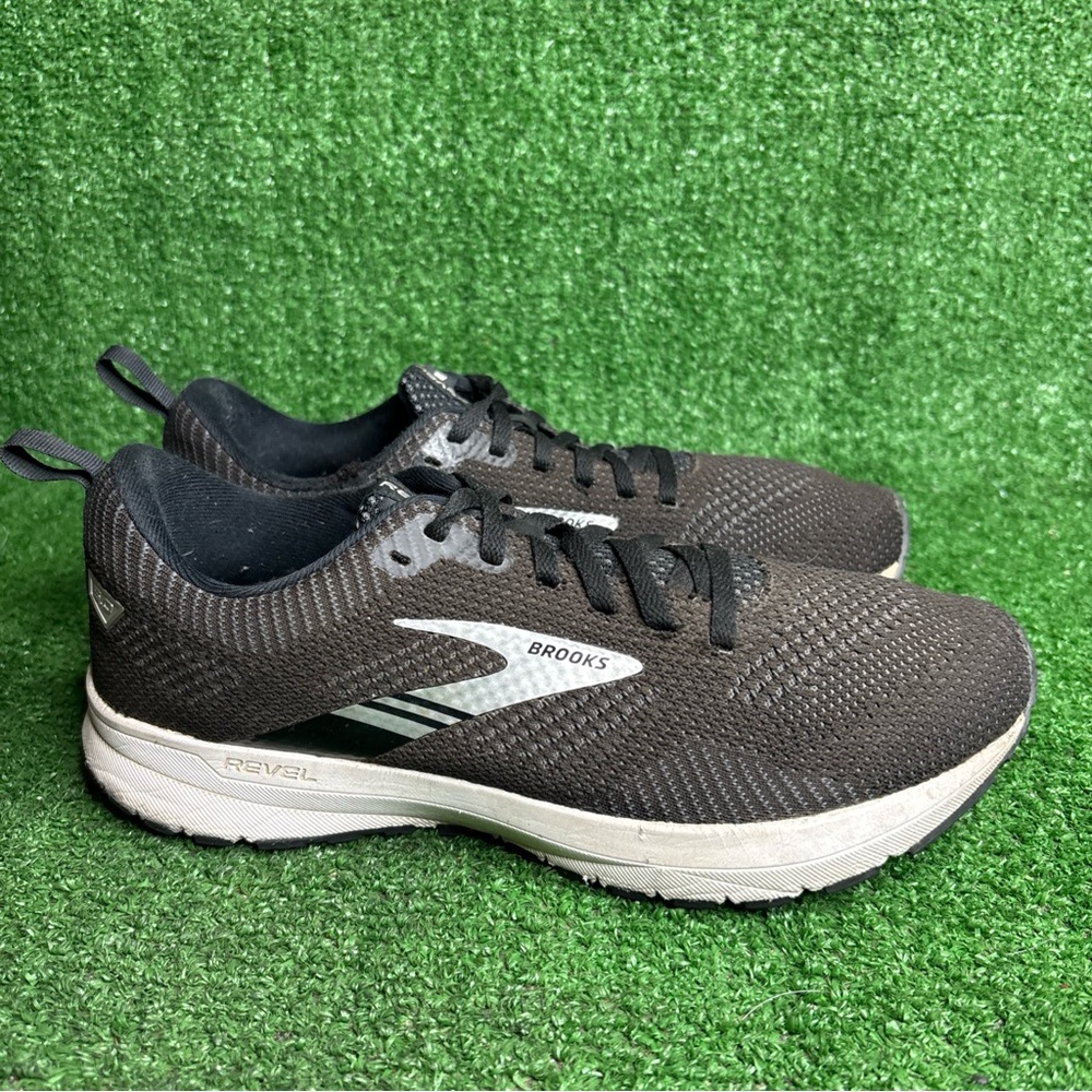 Brooks Revel 5 Black/White Women’s Size 9 Running Walking Shoes